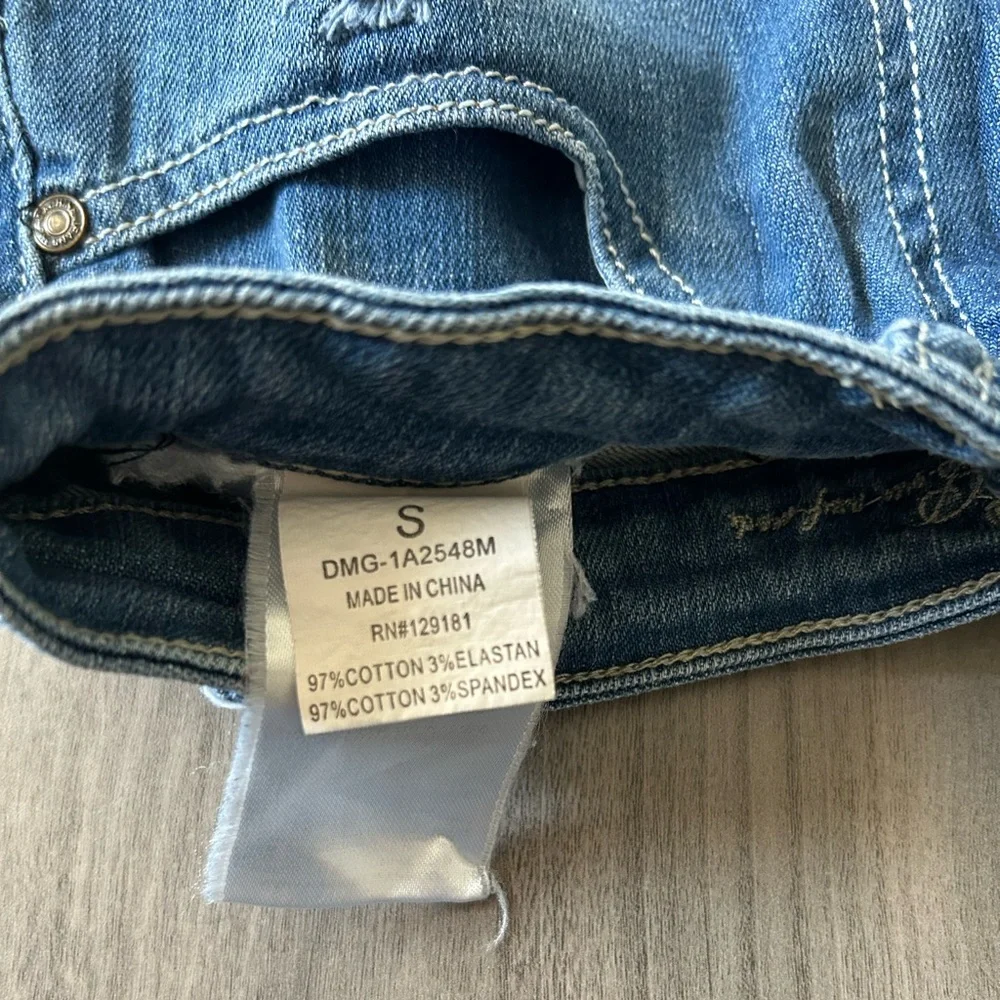 Distressed Shorts - Picture 16 of 17
